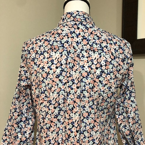 *CROFT & BARROW* Floral 3/4 Sleeve Button Down Top - Picture 4 of 6